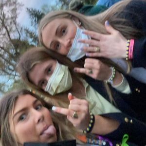 Meet your Posher, Maxine